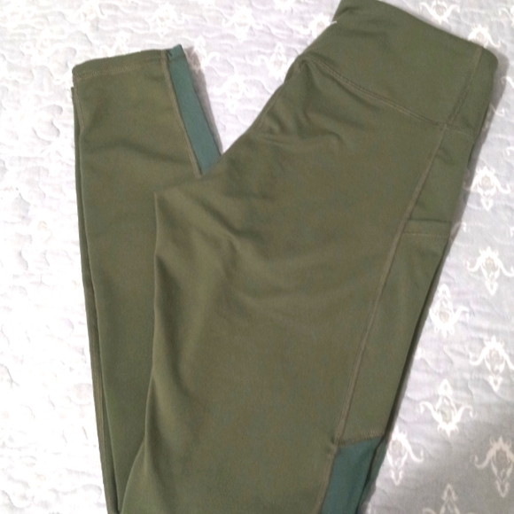 OLD NAVY Active GO-DRY Leggings Size M in Military Green. - Picture 3 of 7
